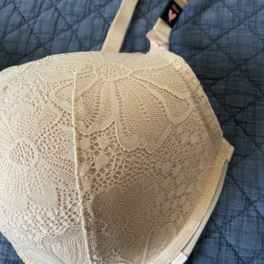 New with tags Victoria’s Secret VS bra. Nude color. Size 38DD